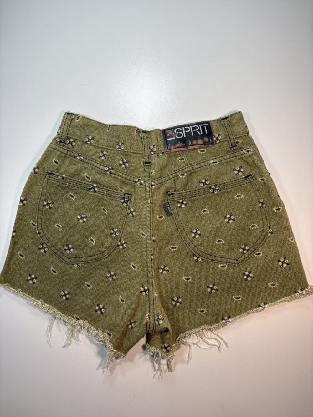 Esprit Olive Green Bandana Paisley Print Denim Shorts Size 28 High Rise Frayed - Picture 2 of 9